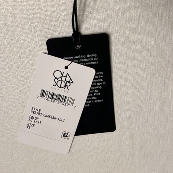 Chaser Revolve True Love Graphic Print Crew Au Lait Sz XS Wolves Hearts Boho NWT - Picture 4 of 8